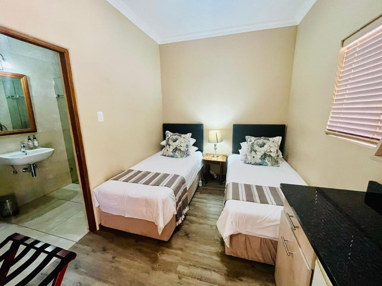 17 On Bird Guest House โบฟอร์ตเวสต์ ภายนอก รูปภาพ